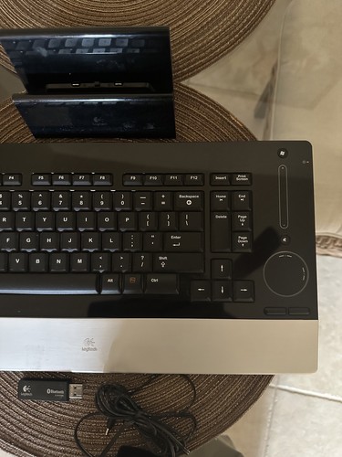 DiNovo Edge Logitech Bluetooth Wireless Keyboard + charging base + DONGLE - Picture 5 of 12