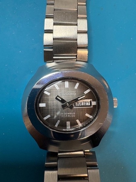 reloj j Duward setentero excelente estado y funcionando muy bien .