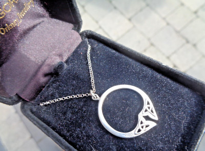 Ola Gorie Silber Anhänger Scottish Sterling Celtic Tropfen und Kette + Original Box
