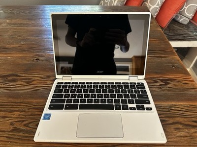 Acer Touchscreen Chromebook N15Q8 Pre-owned with charger