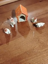 Vintage Dog House W/4 Dogs