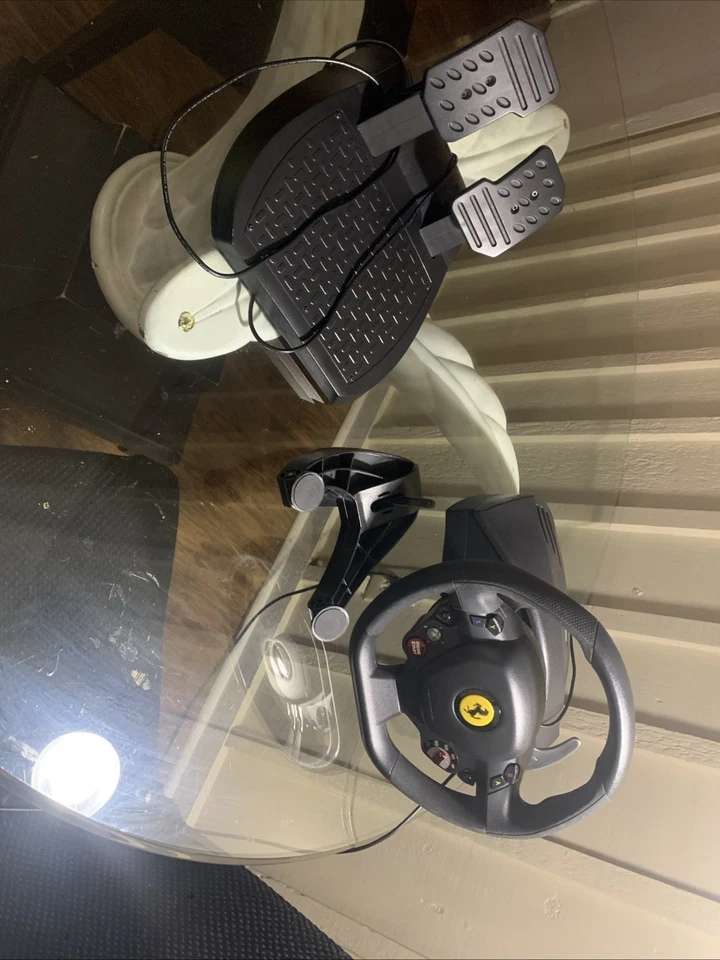 Volante Thrustmaster Ferrari 458 Spider para Xbox ¡Con cada accesorio! Foto 2 de 4