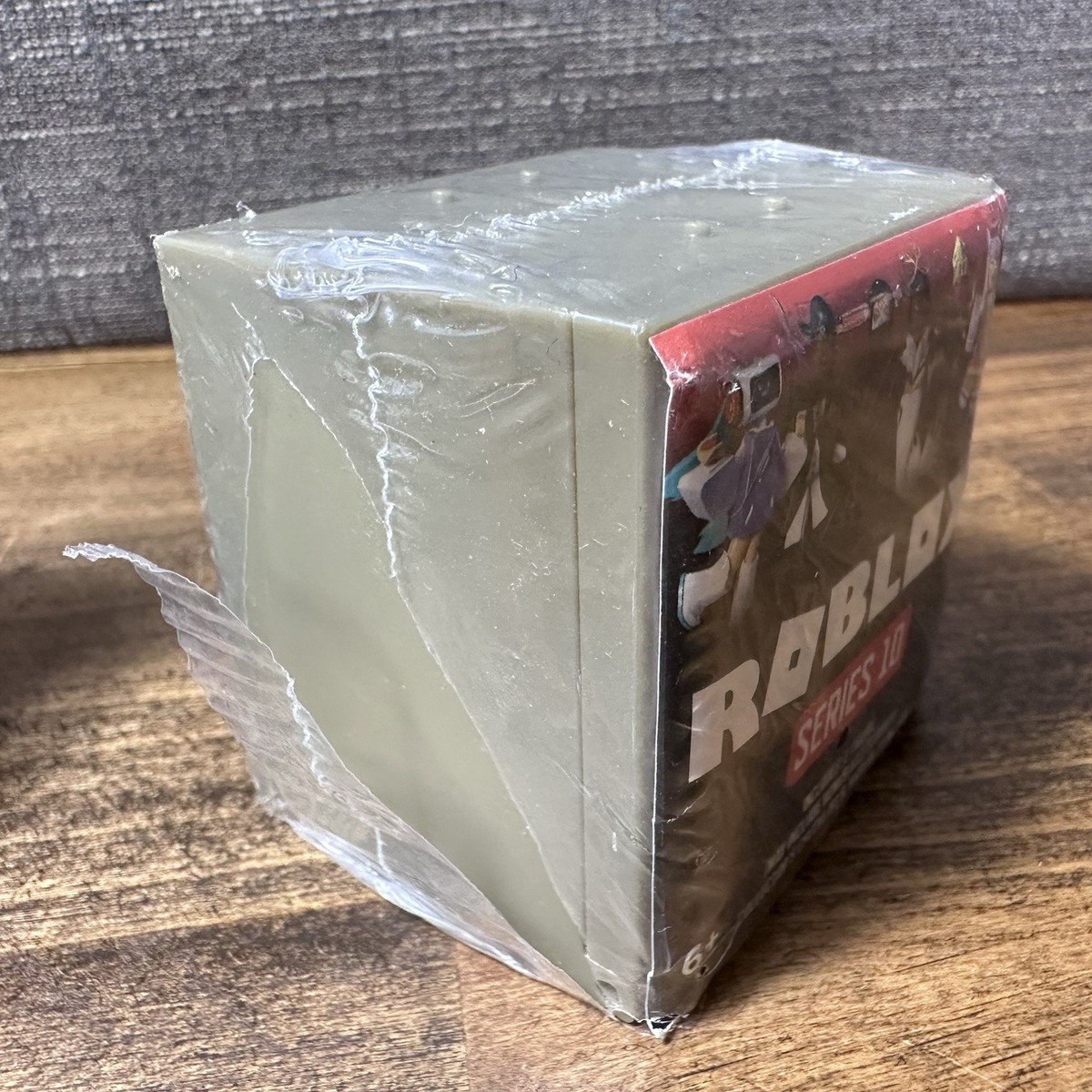 ROBLOX Series 7 & 10 BLIND MYSTERY CUBE BOX with Exclusive Virtual