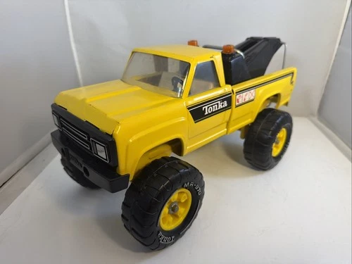 Vintage 1970’s Tonka Yellow Tow Truck #11062 MR-970 Pressed Steel Made In USA