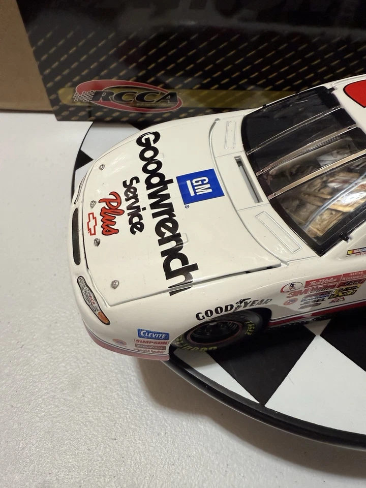 Kevin Harvick ELITE #29 GM GOODWRENCH ROOKIE YEAR 2001 1/24 Nascar Diecast - Image 2 of 4
