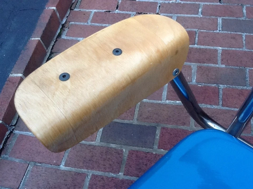 Silla de colección Mid Century Ivy League con brazos - melamina / cromo - muy buena Foto 4 de 4