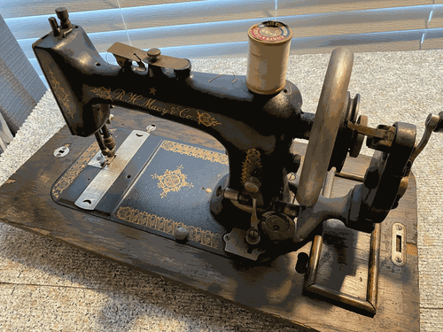 Early 1900's Antique Macy's hand crank sewing machine - Red Star very rare - Picture 1 of 22