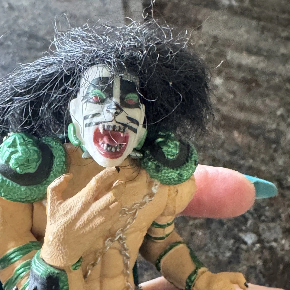 Figura de acción coleccionable de colección 1998 Mcfarlane Toys Kiss Band 'ULTRA PETER CRISS' Foto 3 de 4