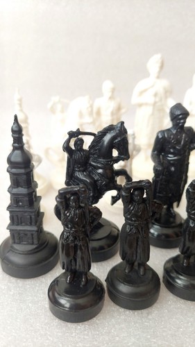 Vintage Ukrainian Cossack Chess Set – Rare Soviet USSR Era Plastic Figures - Picture 5 of 10