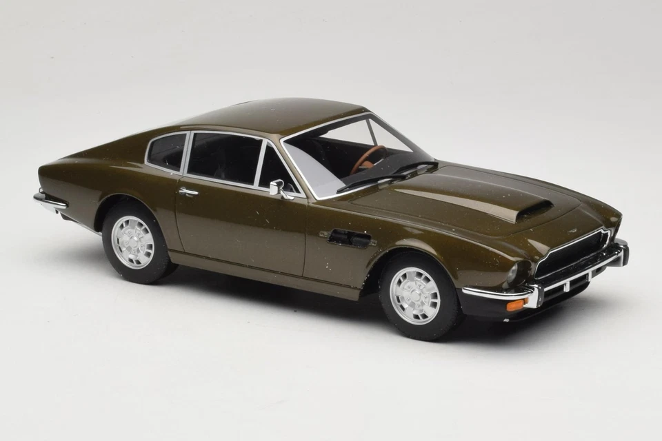 CMR003 Aston Martin DBS Olive Green CMR 1:18 - Image 4 of 4