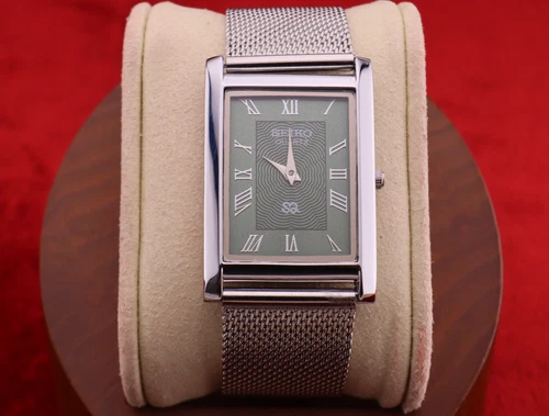 ⌚✨ Vintage Seiko Slim Quartz Gentlemen's Green Dial , Silver Mesh Band Watch