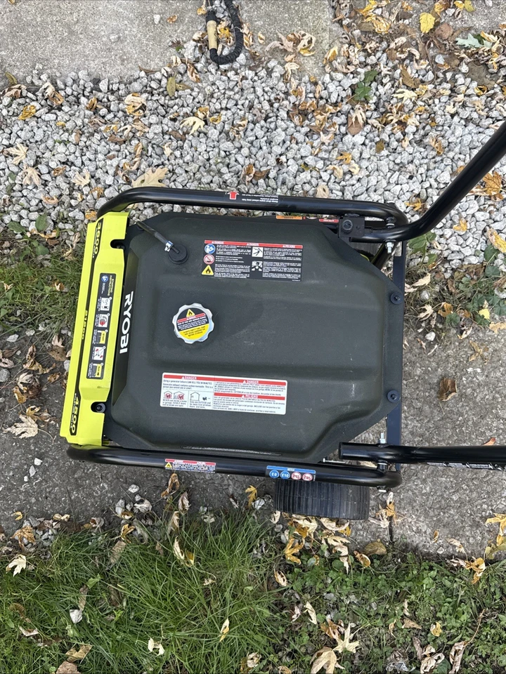 Generador portátil RYOBI 3600 arranque de retroceso alimentado por gasolina con apagado de CO Foto 2 de 4