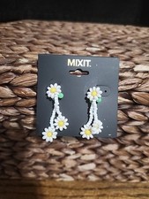 Super Cute Beaded Dangle Daisy Earrings