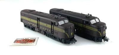 CT97 MODEL POWER N - LOCOMOTORA DIESEL EMD E-8 + DUMMY ''PENNSYLVANIA RAILROAD''