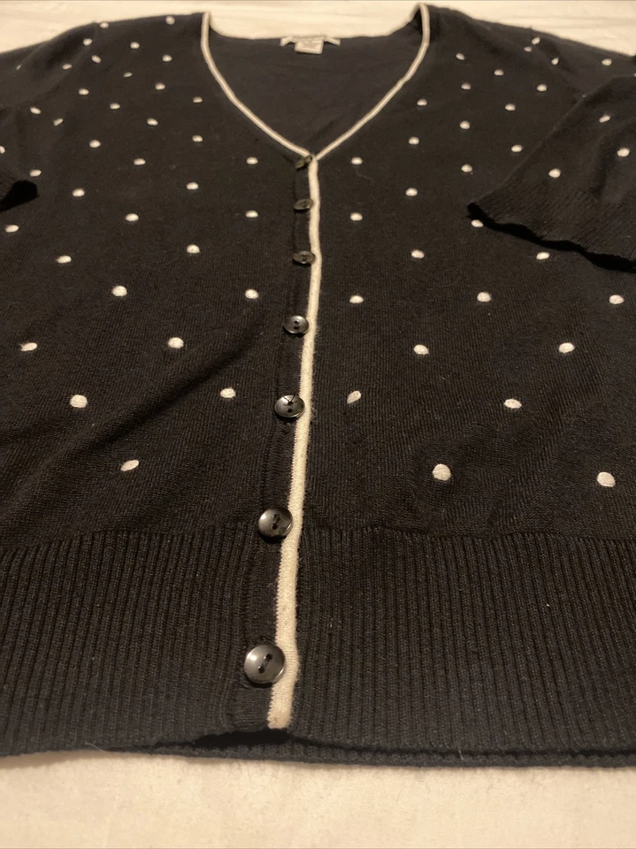 Lindo suéter Hampshire Studio negro con lunares blancos para mujer talla pequeña Foto 2 de 4