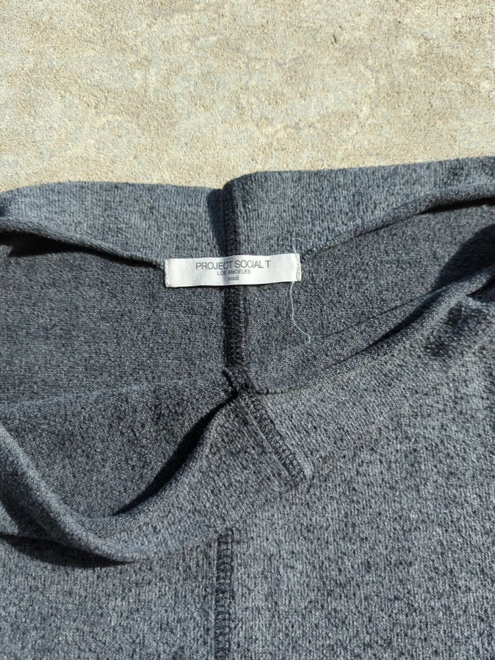 PROJECT SOCIAL T Women's Sweater Size S GRAY OFF SHOULDER CROP GB11 - Image 3 of 4