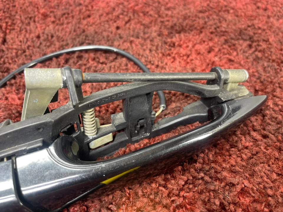 Оригинальная черная сапфировая передняя правая ручка внешней двери BMW 1999-2006 E46 67K - Изображение 3 из 4