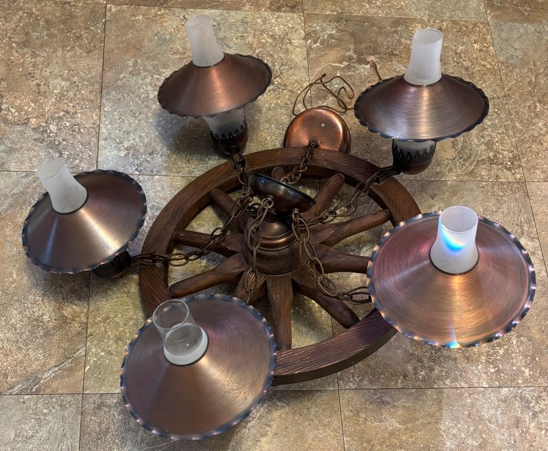 Vintage Western Wagon Wheel Chandelier, Wagon Wheel Light 5 Fixture 25” Old West