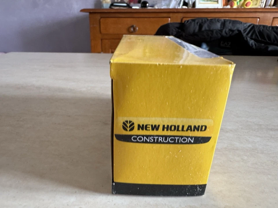 MEZZO DA LAVORO STRADALE NEW HOLLAND ESCAVATORE GOMMATO 1:87 NUOVO DA COLLEZIONE - Immagine 4 di 4