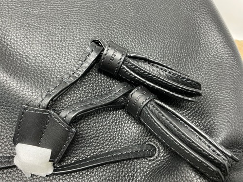 Bolso Bucket Burberry Negro Borlas Cuero Guijarro Cordón Nuevo con Etiquetas - Imagen 17 de 23