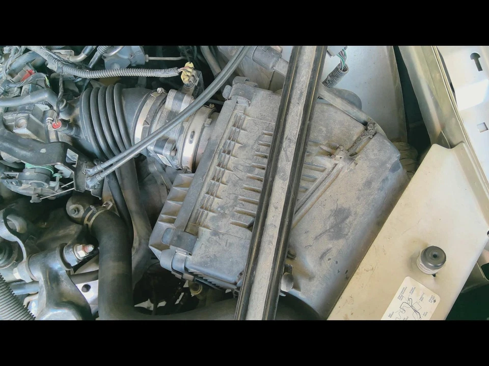 Used Air Cleaner Assembly fits: 2003 Buick Century 3.1 Grade A - Image 2 of 4