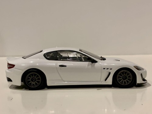 Minichamps 1/43 Maserati Gran Turismo MC GT4 2010 White - Picture 13 of 17