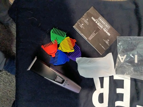Members Only Bart- und Haarschneider mit Ladekabel und Aufsätzen - Bild 1 von 2