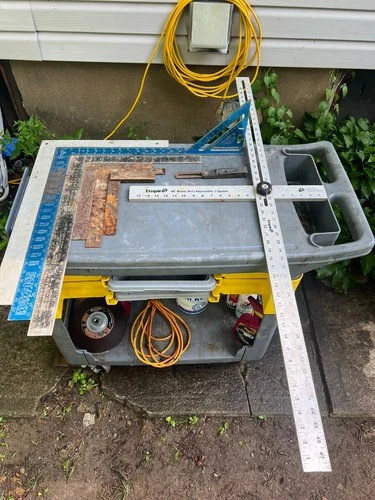 LARGE ADJUSTABLE HD SQUARE + 7 OTHER SQUARES (1 LOT)