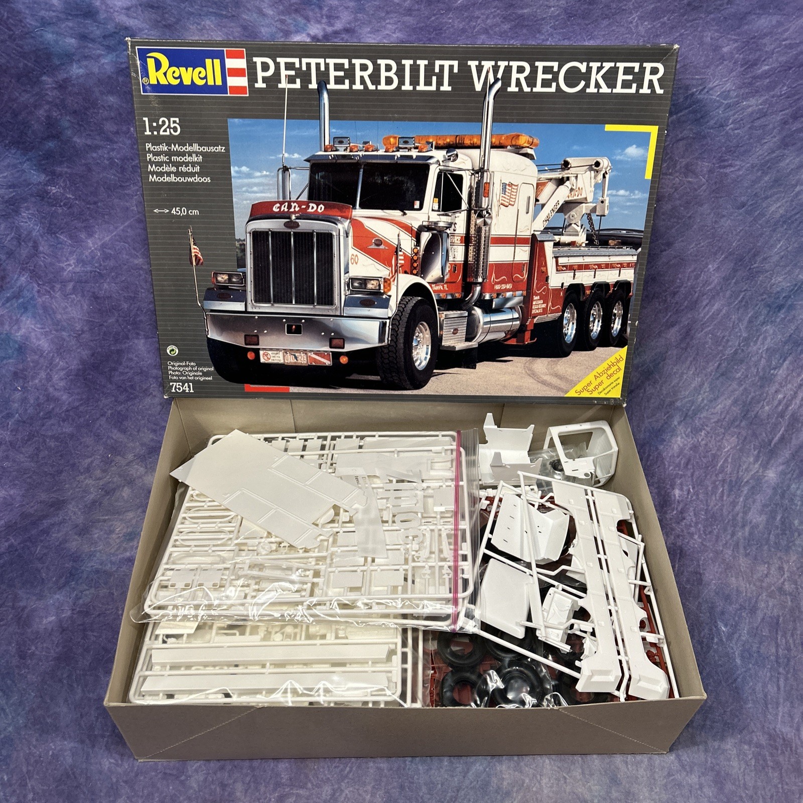 Revell Peterbilt Wrecker 7541 1:25 Scale Model Kit