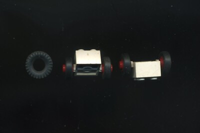 LEGO System Paar kleine Räder mit schwarzen Reifen Steine 2x2 weiß [Dänemark