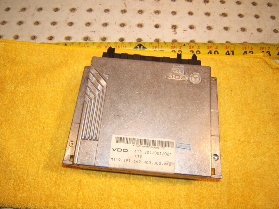 Mercedes W124 1994 E420 V8 4.2 bajo capó VDO T/LLR EC 1 computadora OEM, 1245453632 Foto 2 de 4