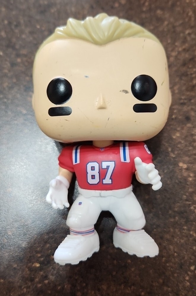 Funko Pop! Patriots Rob Gronkowski #56 (Camiseta Roja) Exclusivo De Gamestop Fuera De Caja