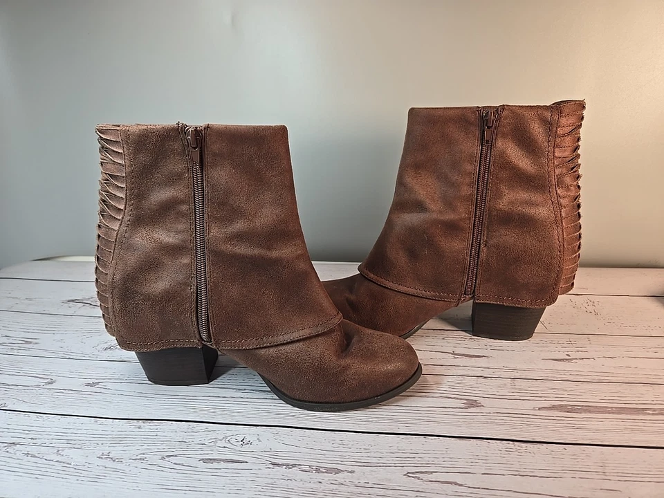 Botas Fergalicious By Fergi 10W Liberty Tobillo Marrón Gamuza Tacón Bloque Botín Foto 2 de 4