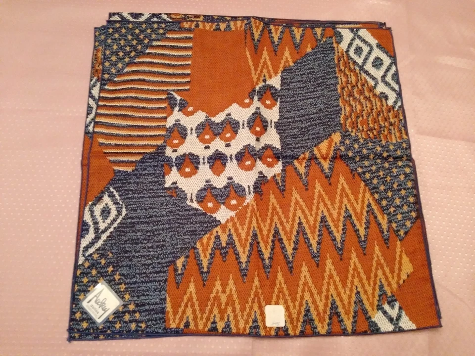Linens 4 NWT Vintage Audrey Dallas Abstract Geometric Fabric Dinner Napkins - Image 3 of 4