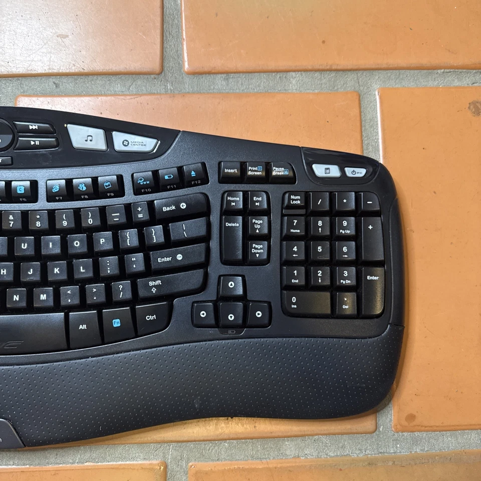 Teclado inalámbrico unificador Logitech Wave K350 probado y funcionando - sin dongle Foto 3 de 4