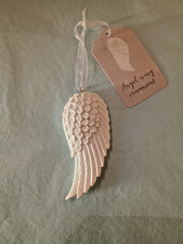 Single Resin White Hanging Angel Wing Plaque Door Wall Tree Decoration
