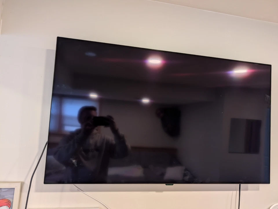 LG B4 Series 48" OLED Smart HDTV 2024 Model OLED48B4PUA (Broken Display) - Image 3 of 4