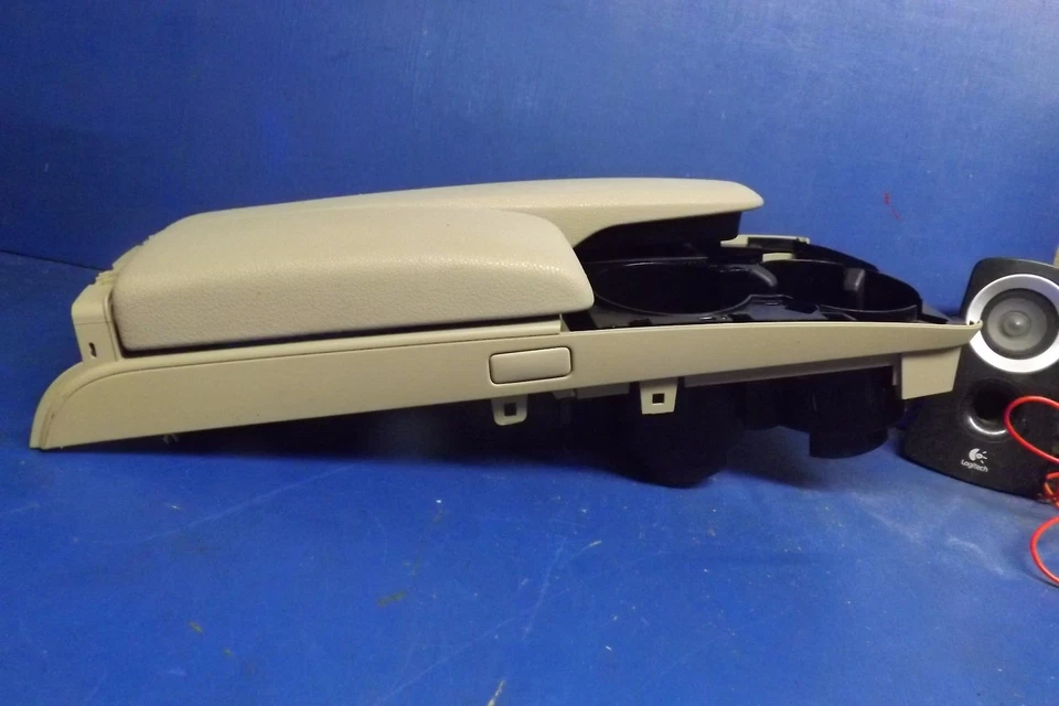 08 09 10 11 Reposabrazos Mercedes Benz C350, portavasos bronceado OEM FF611 20468019397L27 Foto 4 de 4