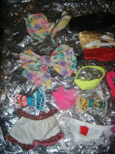 MATTEL'S GROUP OF BARBIE DOLL ITEMS, LOT #52D - Picture 2 of 3