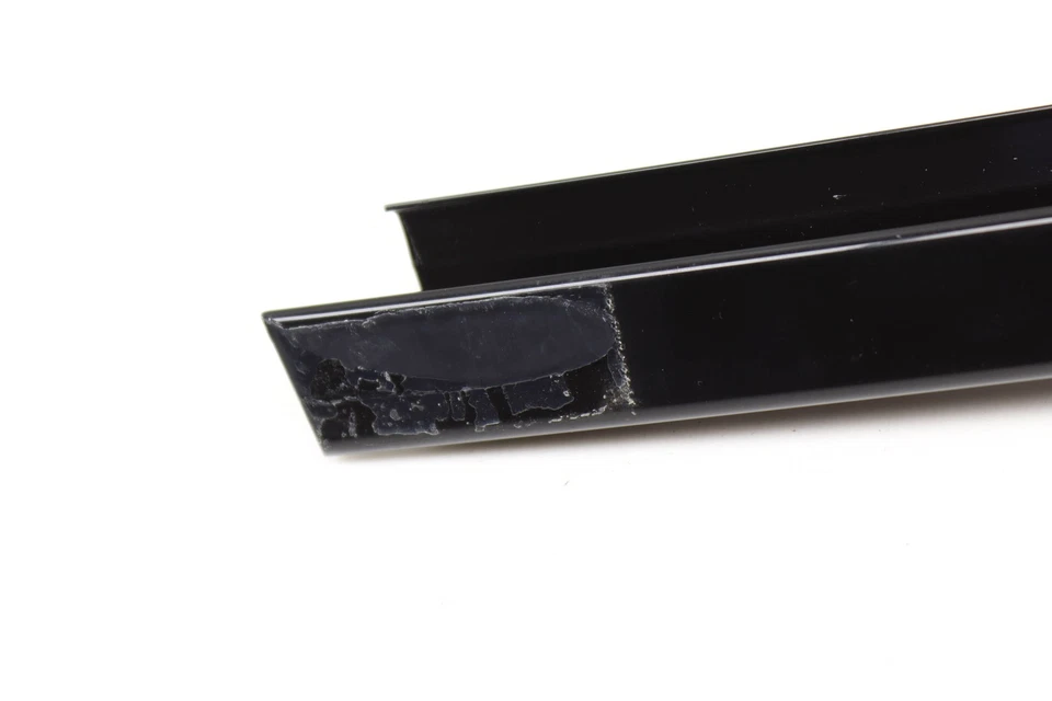 2019-2024 BMW 330I XDRIVE - REAR Right Exterior DOOR / Window TRIM 7465142 - Image 2 of 4