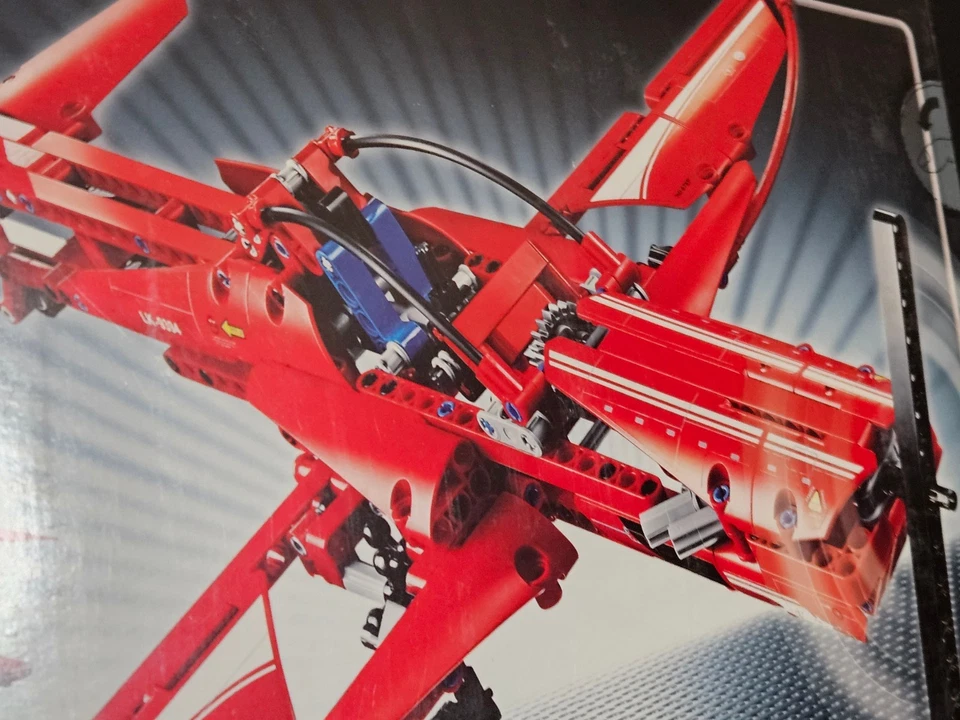 LEGO Technic Jet Plane 2-in-1 (9394)  Discontinued 499pcs - Sealed - Image 4 of 4