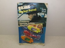 MOC VINTAGE 1978 KOJAK TV SHOW HARBOR PATROL SET CHOPPER, RESCUE BOATS & ID CARD
