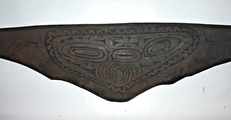 PAPUA NEW GUINEA SPEAR THROWER, CROC ON END 34", 1900S