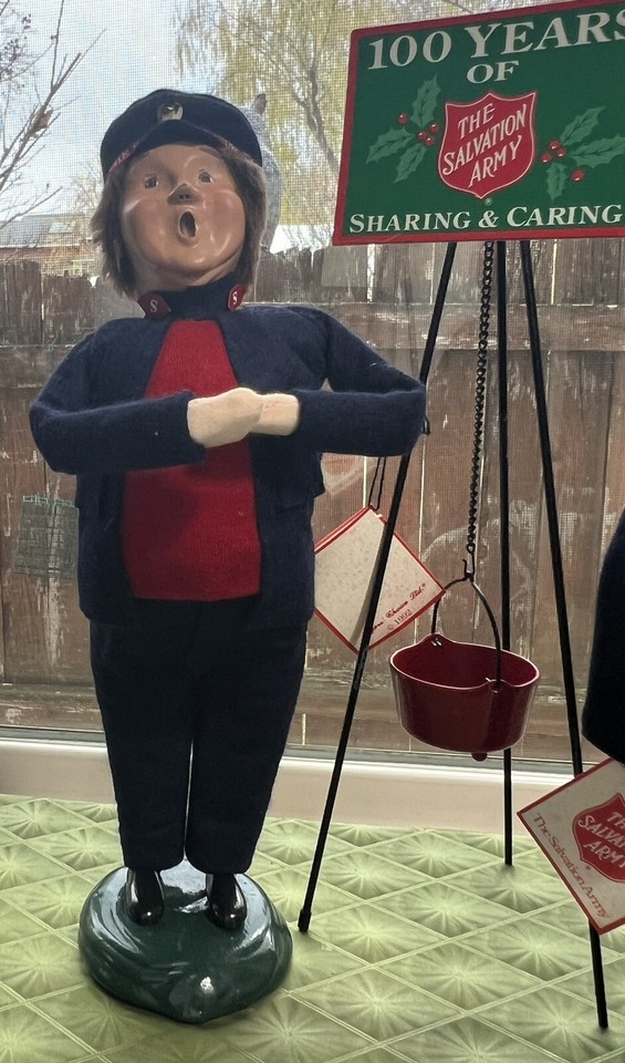 SALVATION ARMY BYERS CHOICE CAROLERS 3 Carolers Red Kettle And Stand eBay