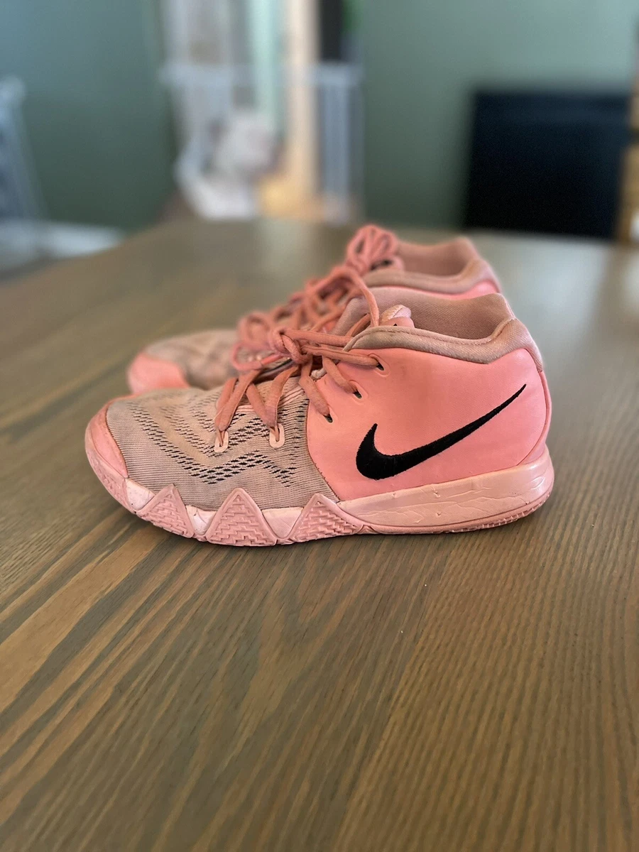 Perder la paciencia Mar alcanzar Nike Kyrie 4 - Light Atomic Pink/Black - 3Y | eBay