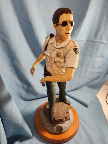 1999 Vanmark “Keeping the Peace” Police Sheriff Statue LARGE 20” LIMITED EDITION - Picture 8 of 24