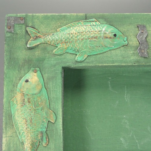 Green Wood Picture Frame With Metal Fish Accents 3" x 4.5" Photo Opening - Picture 2 of 11
