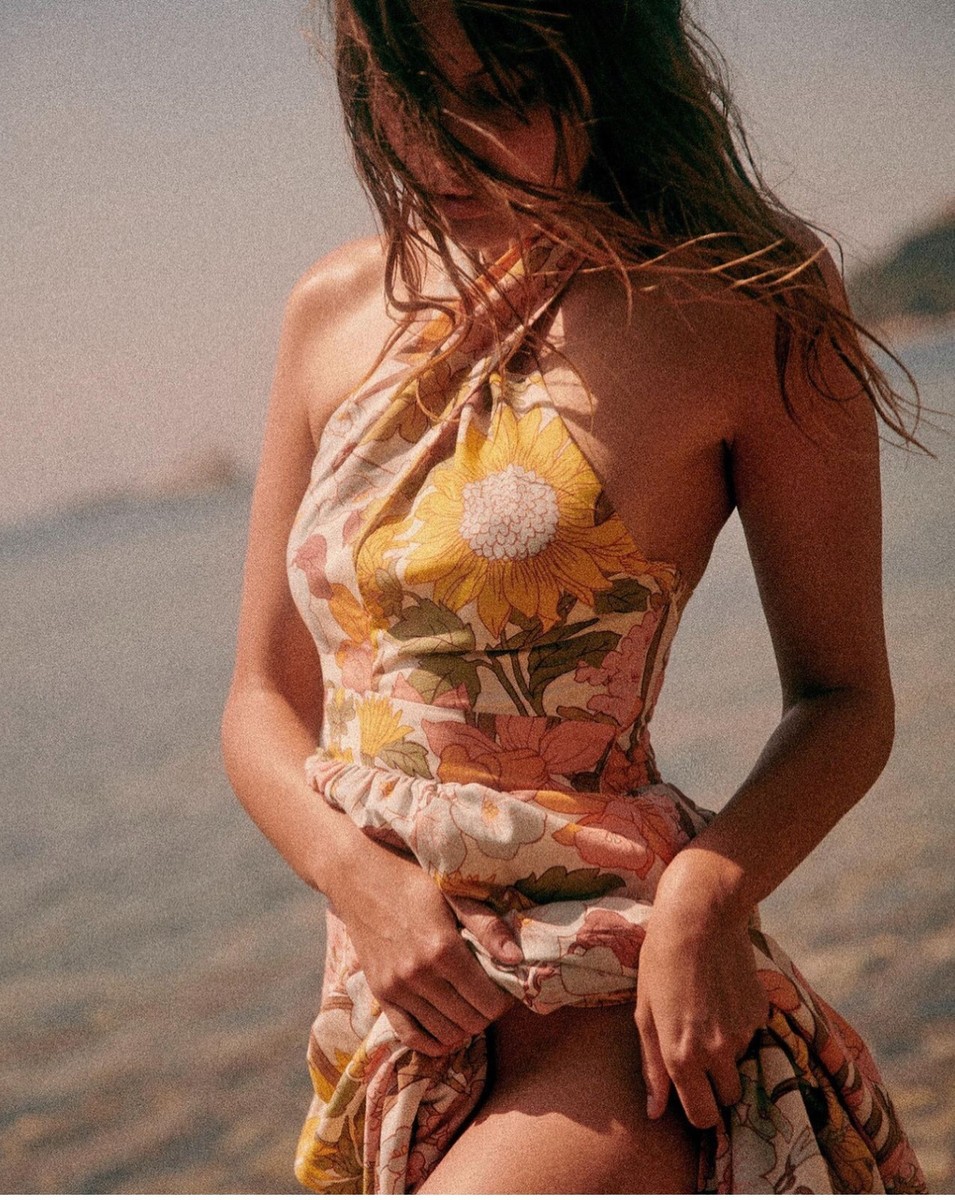 Sezane Billie Maxi フローラルコットン ホルタードレス NWT Sezane Billie Maxi in 70s Boho Floral Cotton Halter