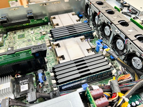 Dell PowerEdge R520 | Xeon E5-2450 @2.10GHz 16GB 5x1TB 2x3TB Perc H710 Min 2xPSU - Picture 5 of 7