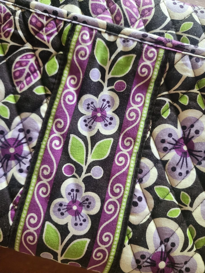 Vera Bradley Pétalos de Ciruela Carcasa Dura Tableta Biblia Estuche Cremallera Correa Ajustable Floral Foto 4 de 4